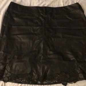 FOREVER 21 - pleather skirt with lace detail